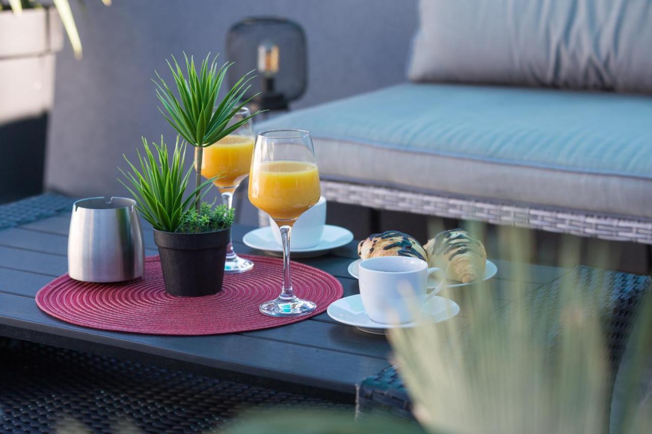 Apartments Lidija - Sea View Apartment With Exclusive Right Of Using Hot Tub Or Split Level Apartment With Exclusive Right Of Using Pool Подстрана Екстер'єр фото