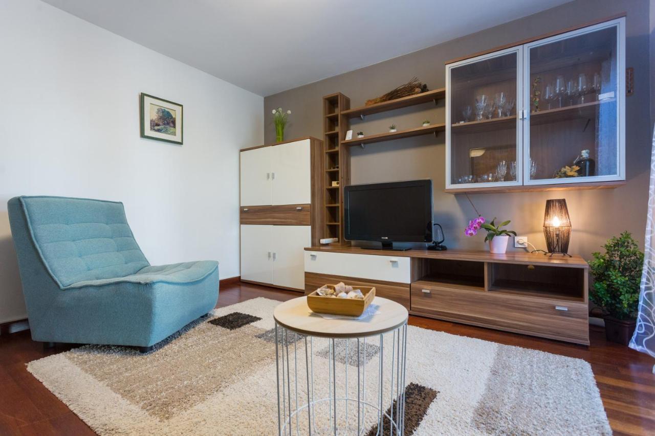 Apartments Lidija - Sea View Apartment With Exclusive Right Of Using Hot Tub Or Split Level Apartment With Exclusive Right Of Using Pool Подстрана Екстер'єр фото