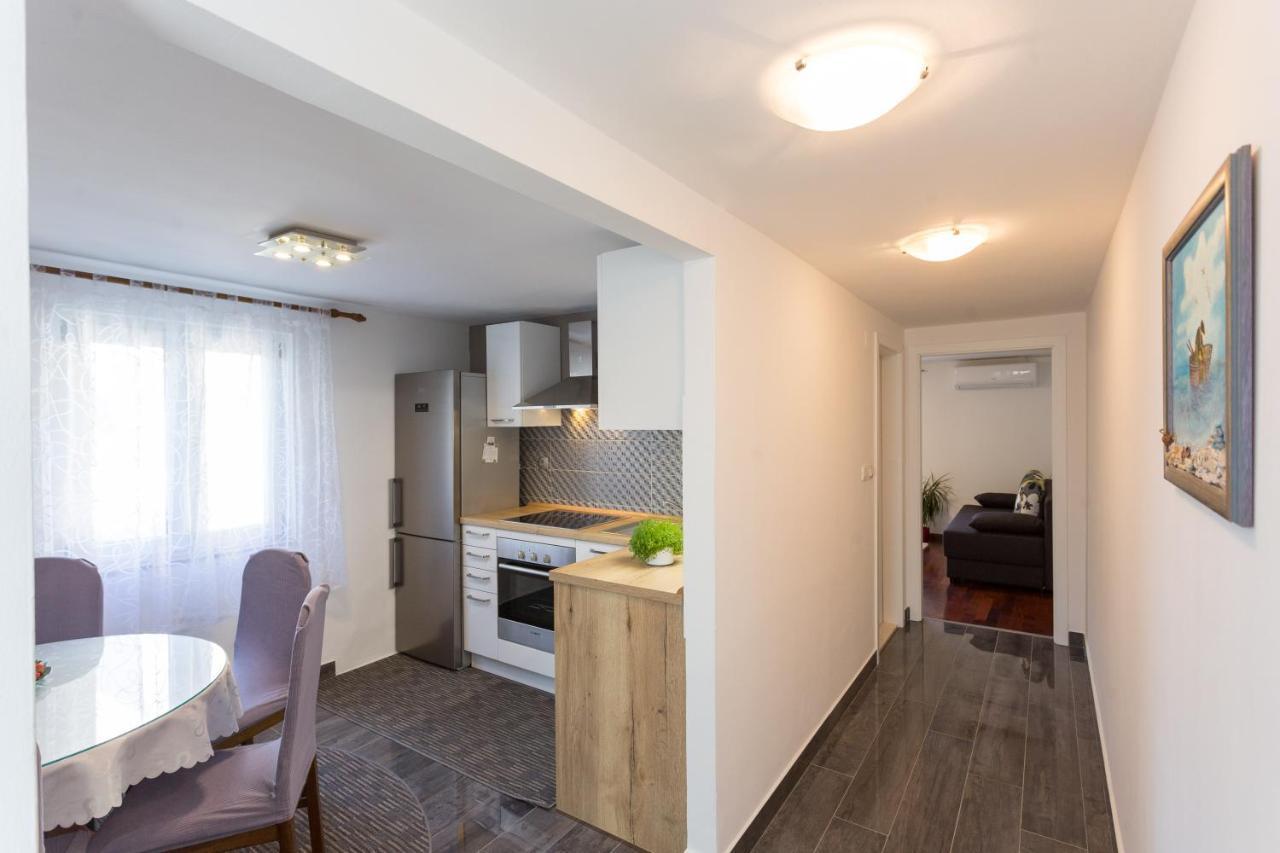Apartments Lidija - Sea View Apartment With Exclusive Right Of Using Hot Tub Or Split Level Apartment With Exclusive Right Of Using Pool Подстрана Екстер'єр фото