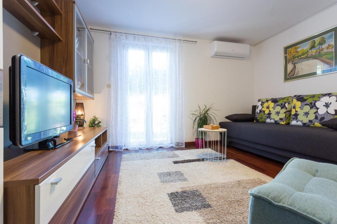 Apartments Lidija - Sea View Apartment With Exclusive Right Of Using Hot Tub Or Split Level Apartment With Exclusive Right Of Using Pool Подстрана Екстер'єр фото