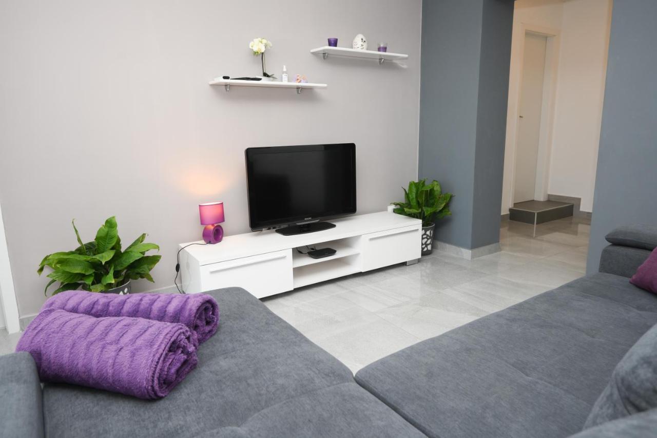 Apartments Lidija - Sea View Apartment With Exclusive Right Of Using Hot Tub Or Split Level Apartment With Exclusive Right Of Using Pool Подстрана Екстер'єр фото