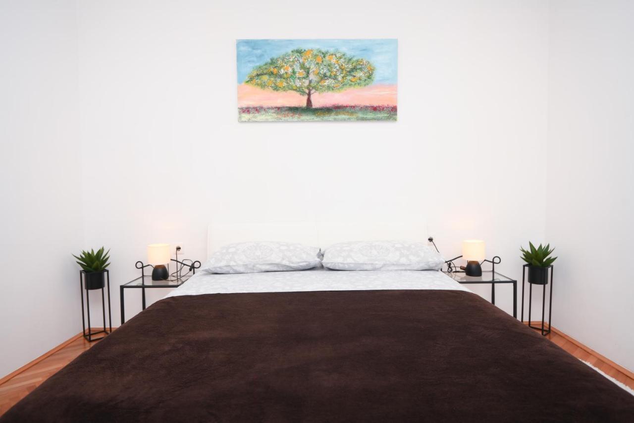 Apartments Lidija - Sea View Apartment With Exclusive Right Of Using Hot Tub Or Split Level Apartment With Exclusive Right Of Using Pool Подстрана Екстер'єр фото