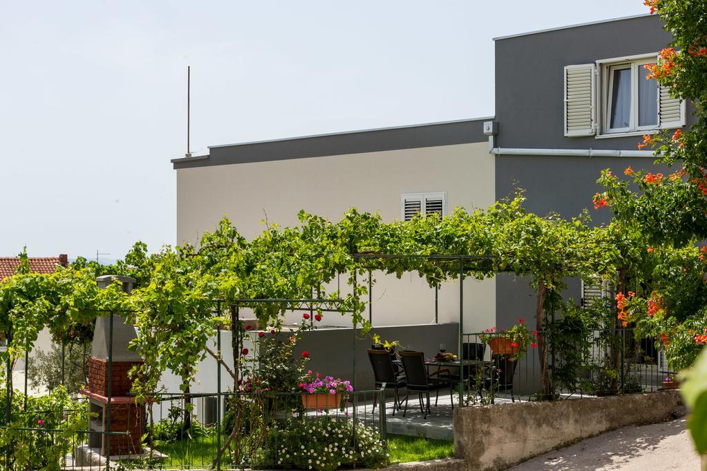 Apartments Lidija - Sea View Apartment With Exclusive Right Of Using Hot Tub Or Split Level Apartment With Exclusive Right Of Using Pool Подстрана Екстер'єр фото