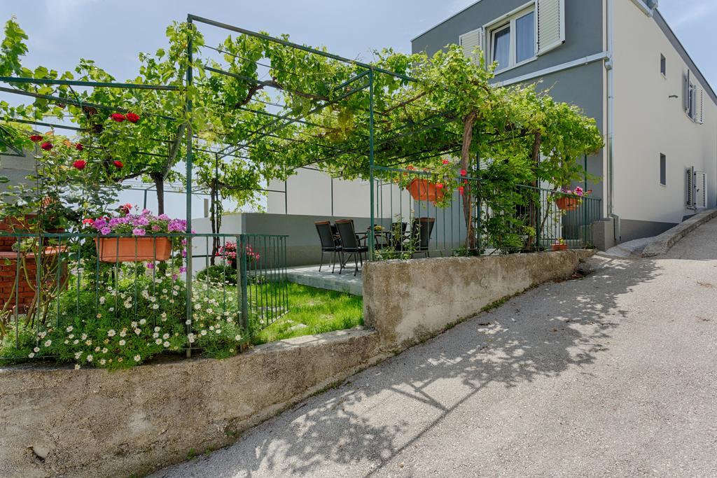 Apartments Lidija - Sea View Apartment With Exclusive Right Of Using Hot Tub Or Split Level Apartment With Exclusive Right Of Using Pool Подстрана Екстер'єр фото