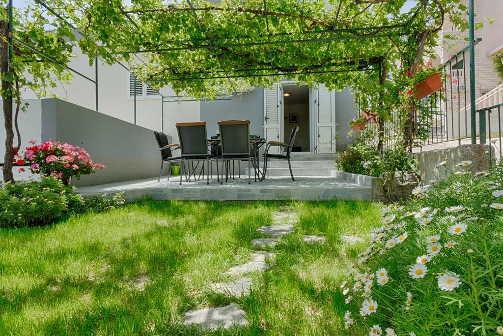 Apartments Lidija - Sea View Apartment With Exclusive Right Of Using Hot Tub Or Split Level Apartment With Exclusive Right Of Using Pool Подстрана Екстер'єр фото
