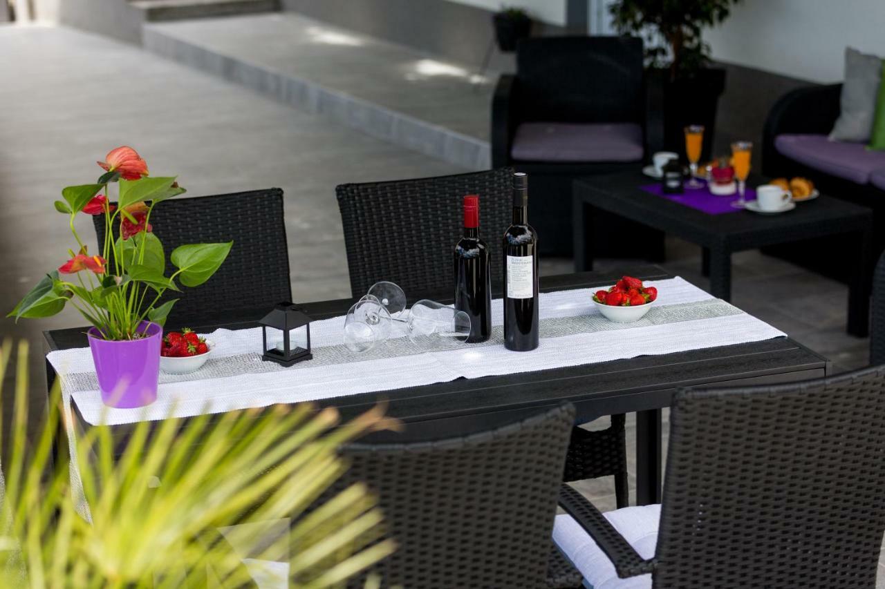 Apartments Lidija - Sea View Apartment With Exclusive Right Of Using Hot Tub Or Split Level Apartment With Exclusive Right Of Using Pool Подстрана Екстер'єр фото