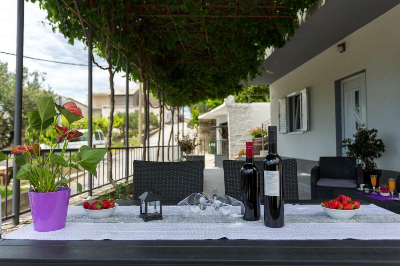 Apartments Lidija - Sea View Apartment With Exclusive Right Of Using Hot Tub Or Split Level Apartment With Exclusive Right Of Using Pool Подстрана Екстер'єр фото
