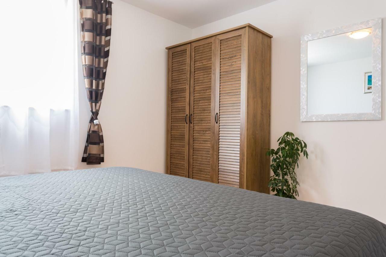 Apartments Lidija - Sea View Apartment With Exclusive Right Of Using Hot Tub Or Split Level Apartment With Exclusive Right Of Using Pool Подстрана Екстер'єр фото