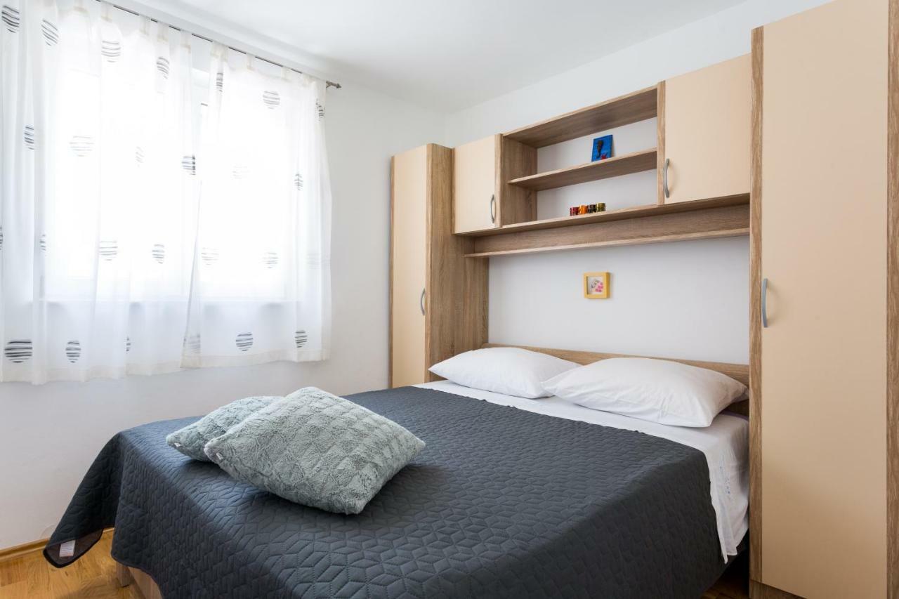 Apartments Lidija - Sea View Apartment With Exclusive Right Of Using Hot Tub Or Split Level Apartment With Exclusive Right Of Using Pool Подстрана Екстер'єр фото