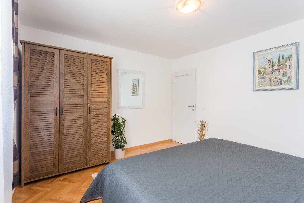 Apartments Lidija - Sea View Apartment With Exclusive Right Of Using Hot Tub Or Split Level Apartment With Exclusive Right Of Using Pool Подстрана Екстер'єр фото