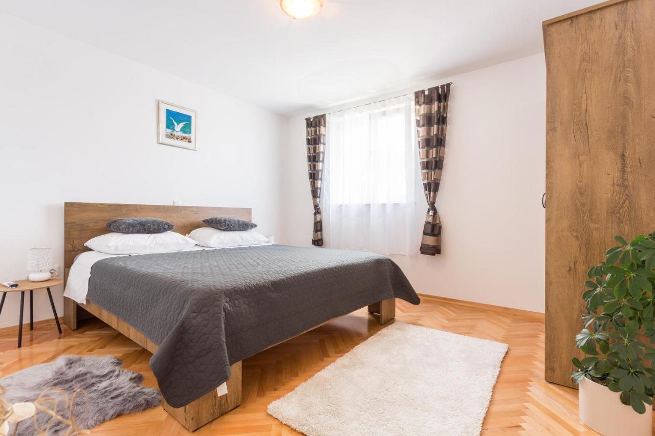 Apartments Lidija - Sea View Apartment With Exclusive Right Of Using Hot Tub Or Split Level Apartment With Exclusive Right Of Using Pool Подстрана Екстер'єр фото